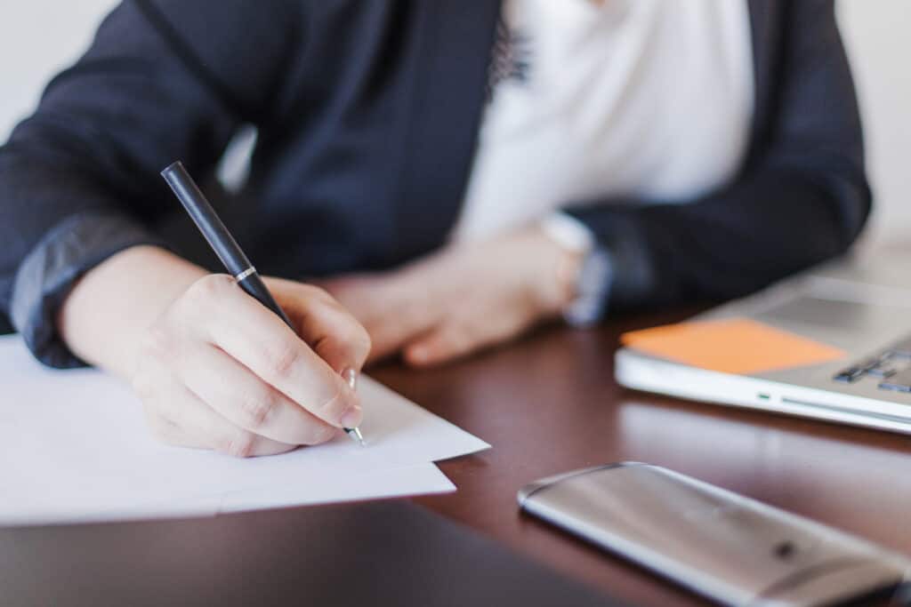 Skuteczne odwołanie do ZUS. Praktyczne porady na temat terminów i sposobów składania odwołań, zwiększające szanse na korzystne rozpatrzenie.